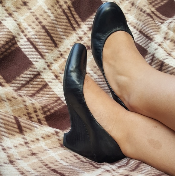 Black wedge shoe by Jessica Simpson size 7 used - Picture 4 of 6