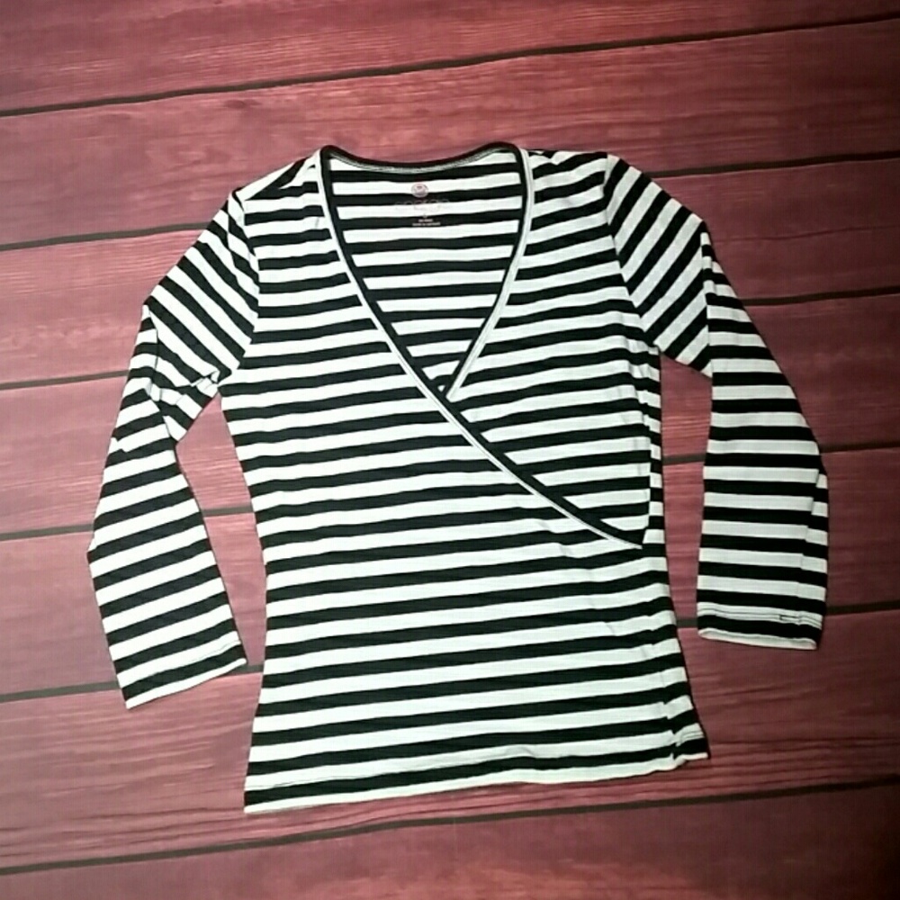 Black and White Striped V Neck 3/4 Sleeve Top