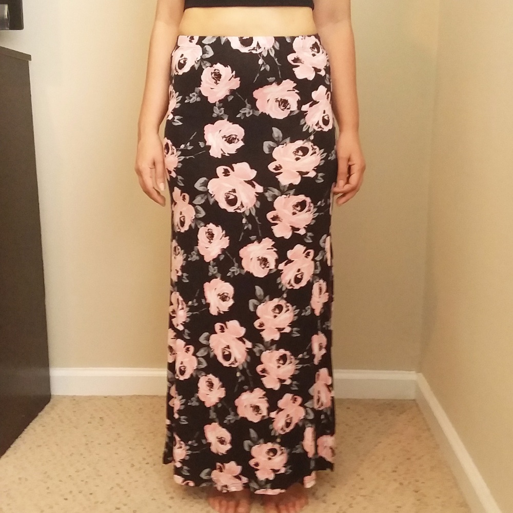 Floral skirt with slits