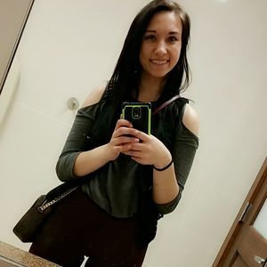 Meet your Posher, Alexis