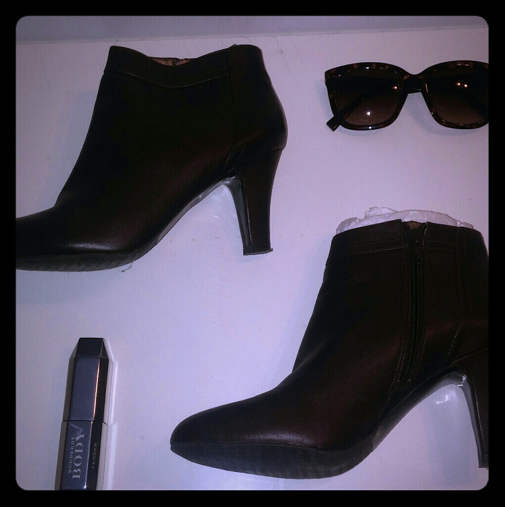 Banana Republic Samira Brown Booties