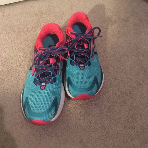 Brooks Shoes - Athletic Shoes 👟👟 ‼️SALE‼️