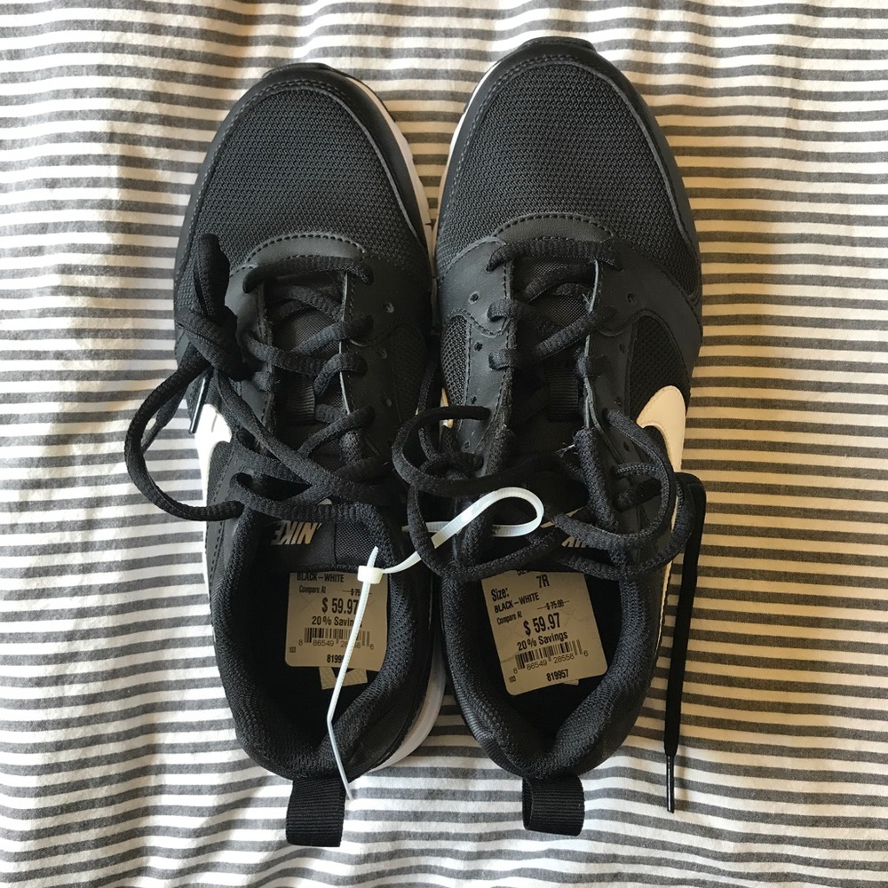 nike airs. size 7. nwt.