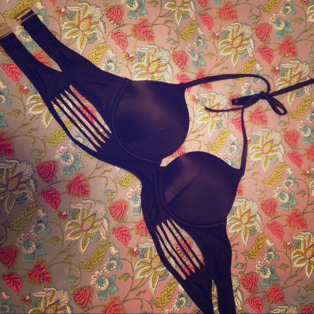 Victoria's Secret Bikini Top in Black