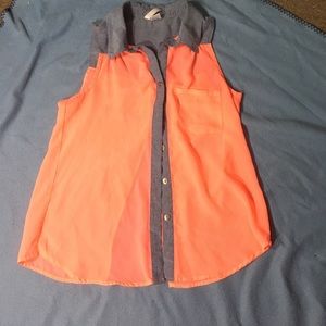 sleeveless shirt