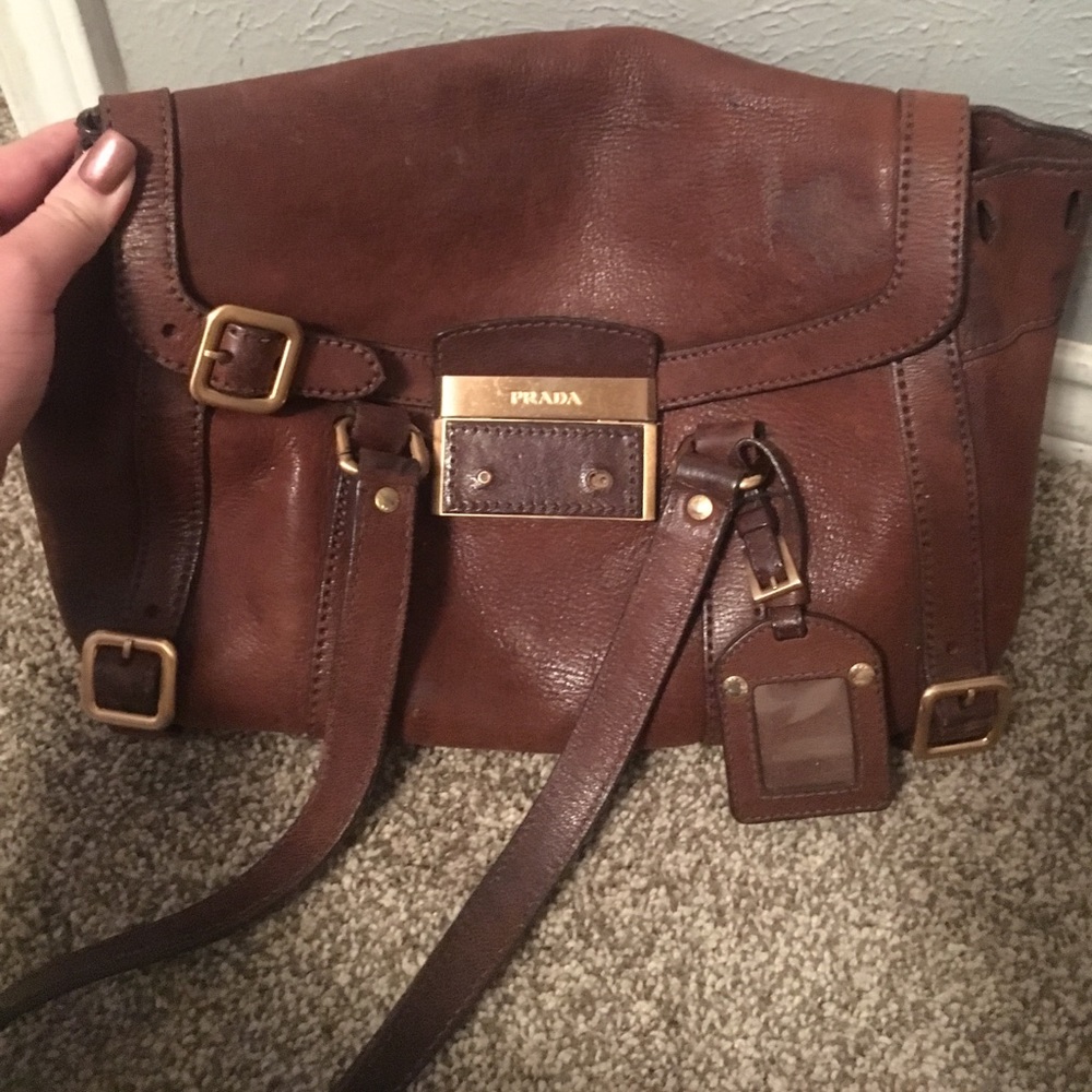 Prada bag!! Beautiful leather! 💕 make an offer!