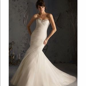 Beautiful wedding gown/dress. Size 10
