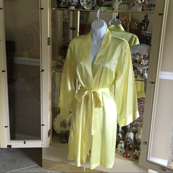 VINTAGE YELLOW SHORT MONOGRAMED INITIALS STM ROBE - Picture 1 of 6
