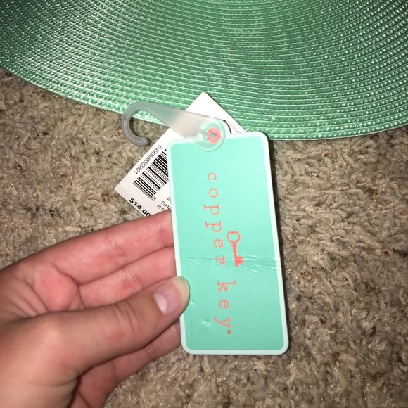 super cute beach hat! - Picture 3 of 4