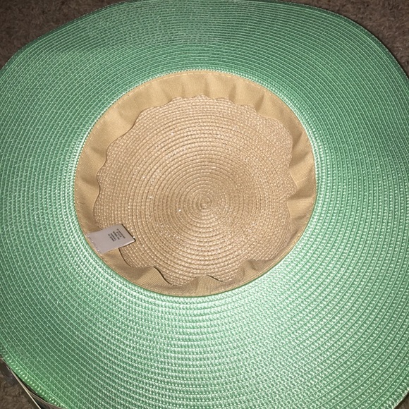 super cute beach hat! - Picture 4 of 4