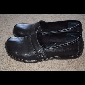 Like new BORN B.O.C. Women's Shoes size 8.5