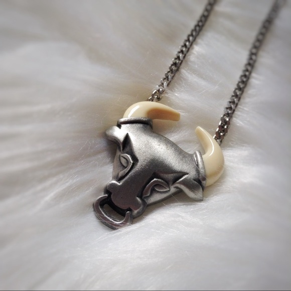 Vintage Jewelry - ⚡️Flash Sale⚡️📽True Vintage Avon Bull 1970's