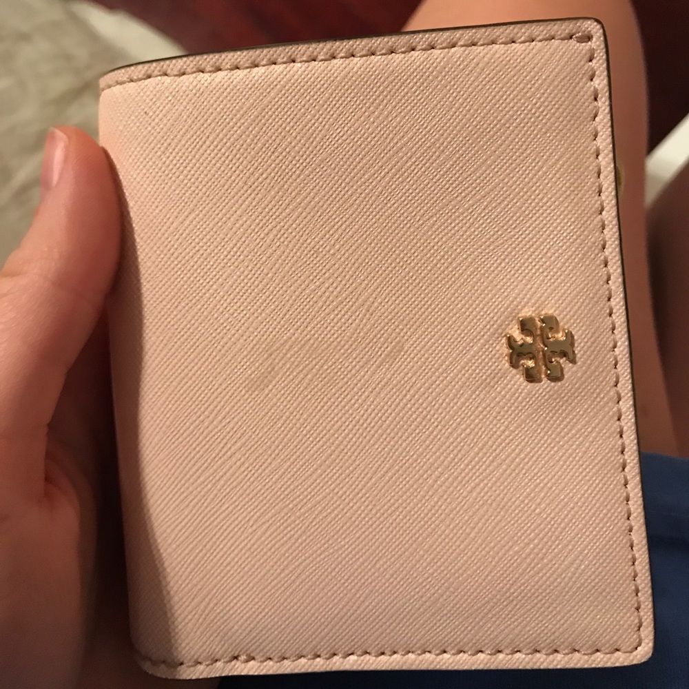 SOLD ON EBAY Tory Burch wallet