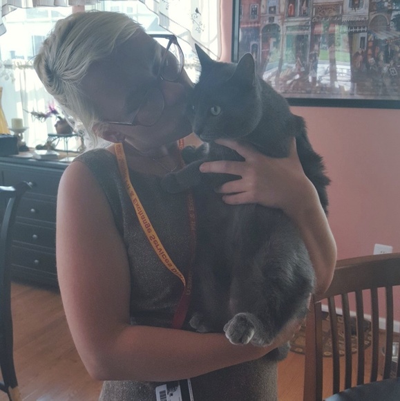 Meet your posher! - Picture 2 of 4