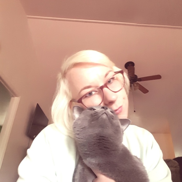 Meet your posher! - Picture 3 of 4