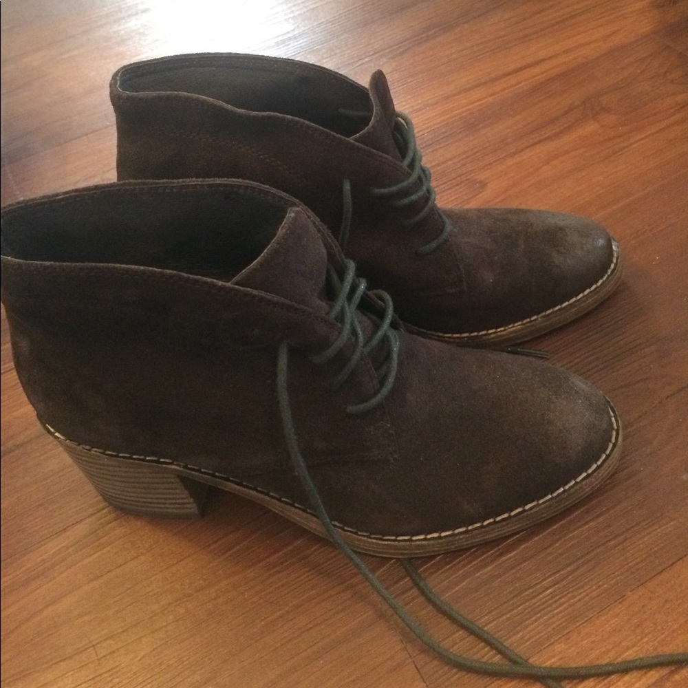 New Dolce Vita Brown ankle boots w/black laces