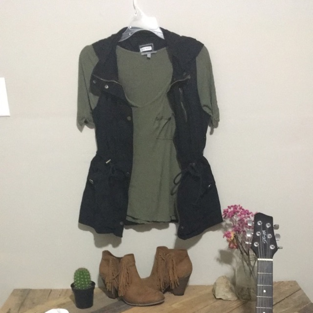 Super cute black vest