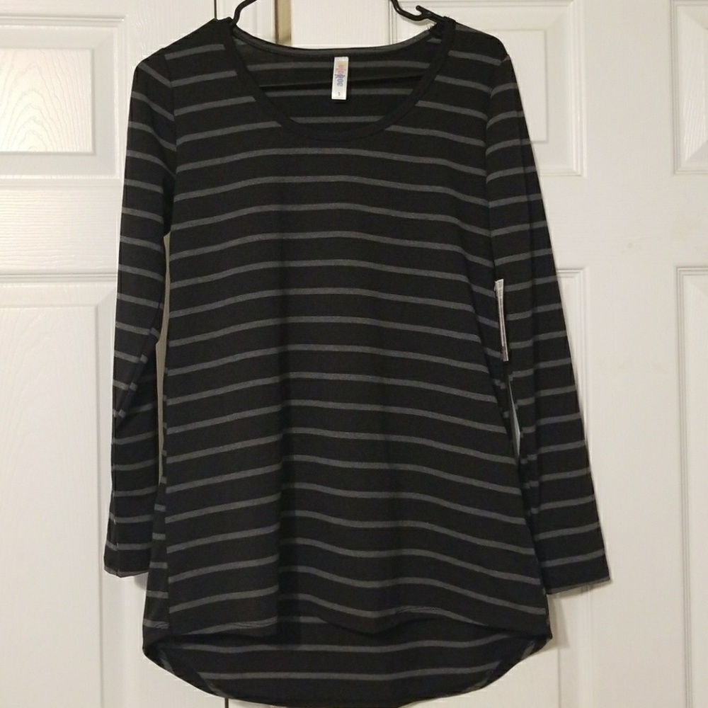 BNWT Small Black with grey striped Lynnae