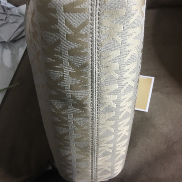 NWT Michael Kors jet set tote - Picture 5 of 8