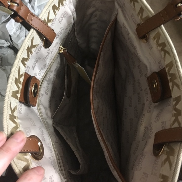 NWT Michael Kors jet set tote - Picture 6 of 8