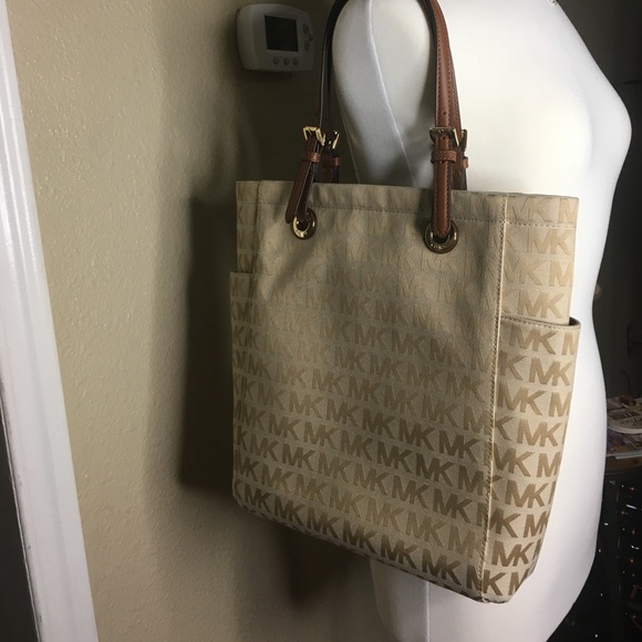 NWT Michael Kors jet set tote - Picture 8 of 8