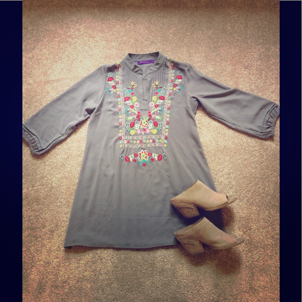 Grey tunic with floral embroidery size Large