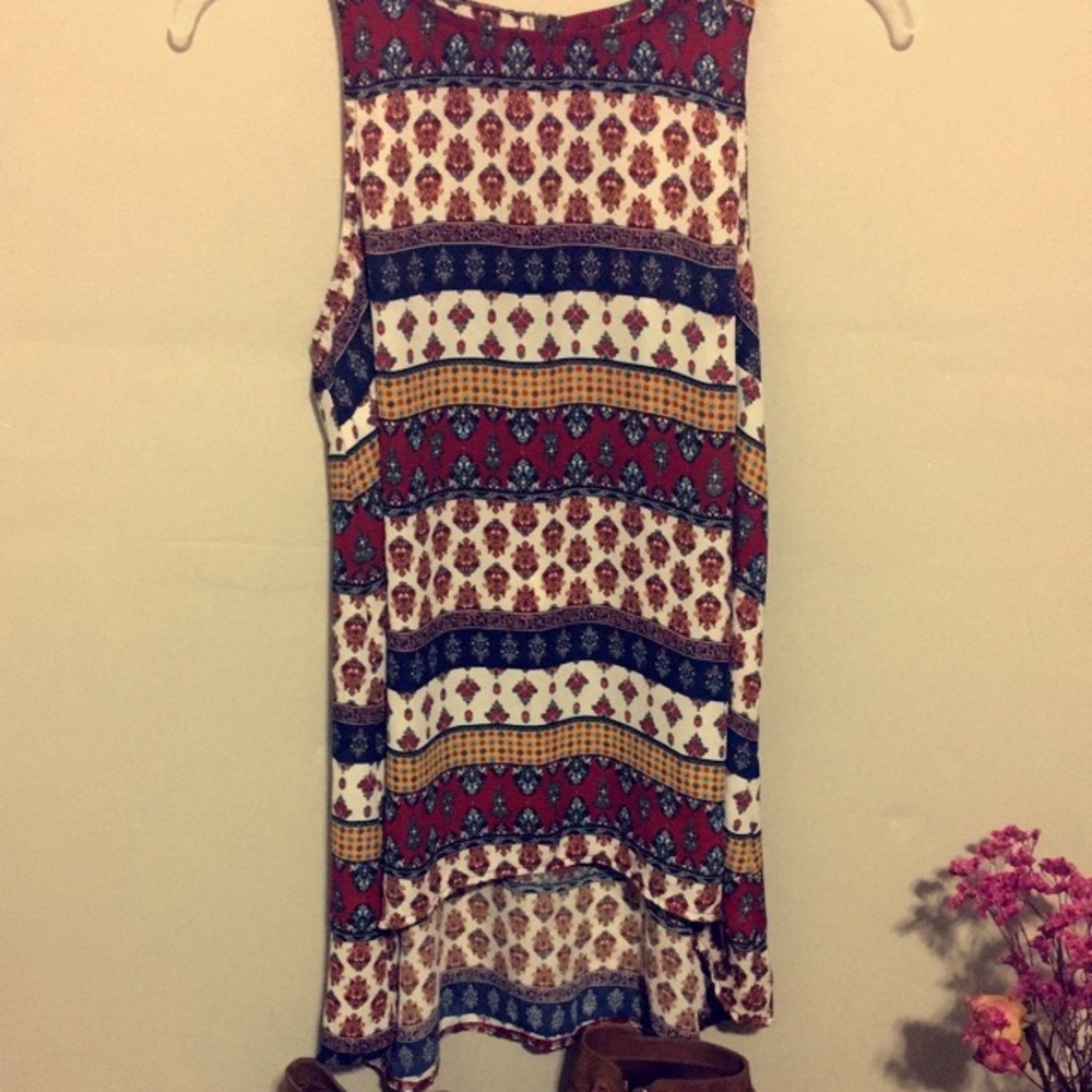 Fun pattern flowy tank :) - Picture 2 of 3