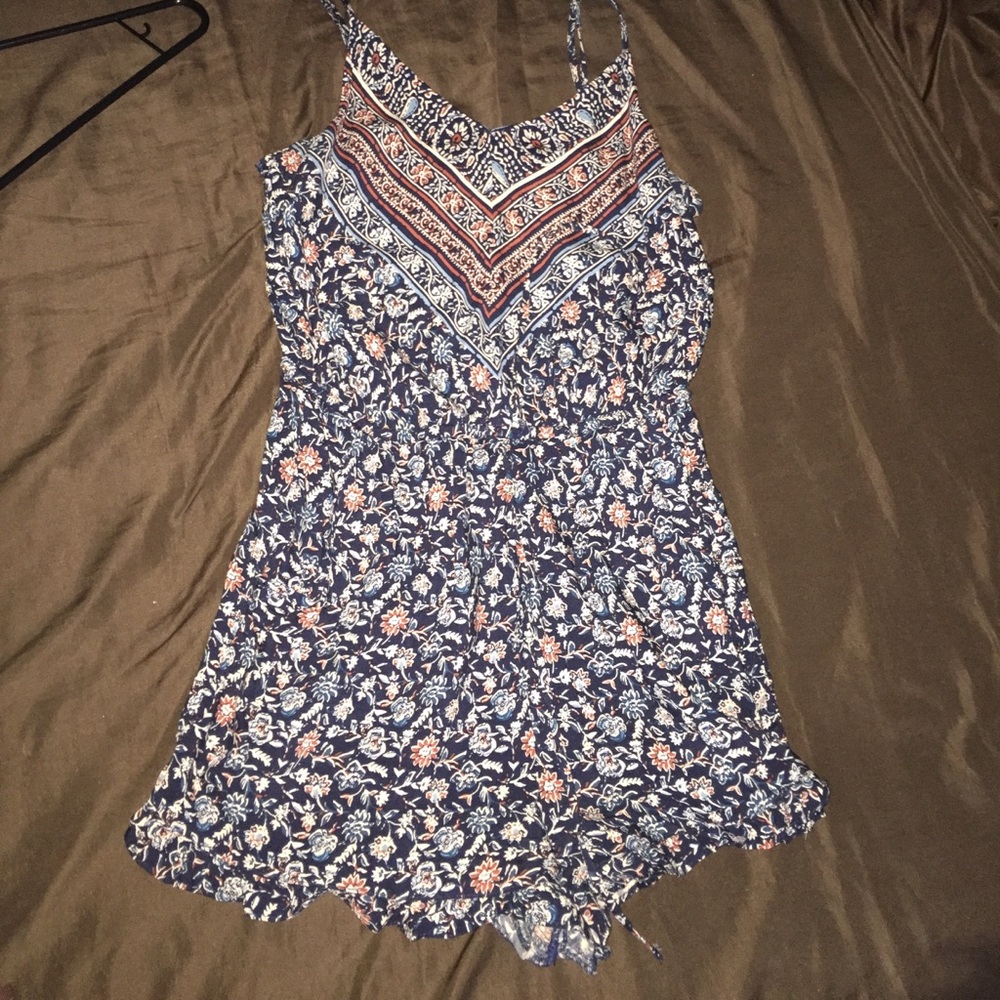 ✨✨ Q OUTLET ROMPER ✨✨