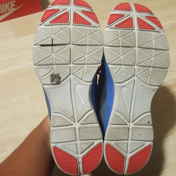 Nike training sneakers. Women's size 6.5. - Picture 2 of 6