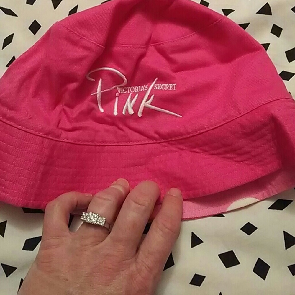 Vs pink hat