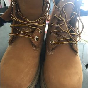 Youth timberlands size 5.5y