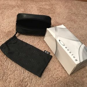 Woman's Oakley, polarized, aviator "Sliver" style