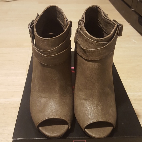 Ankle peep toe booties. - Picture 1 of 6