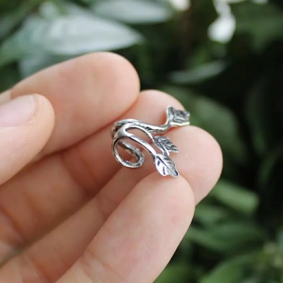 🌹Leaf Feather Clip Ear Cuff Earring! - Picture 5 of 7