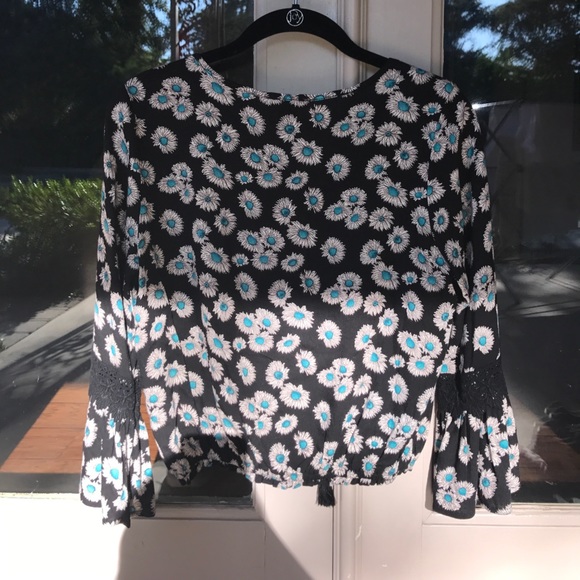 floral top - Picture 2 of 3