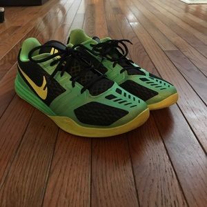 Size 13 green kobes used ok condition