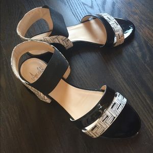 Très cute Amalfi by Rangoni patent leather sandals