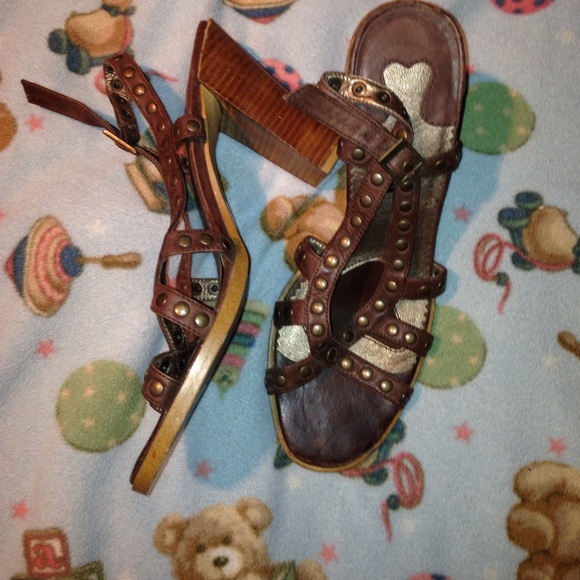 Heels - Picture 2 of 5