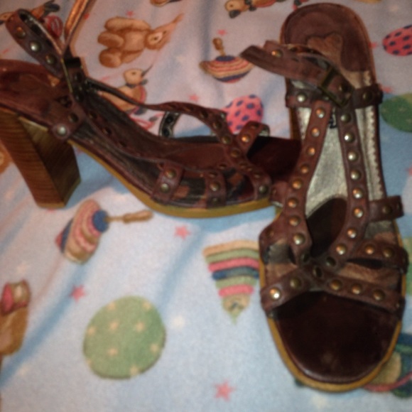 Heels - Picture 5 of 5