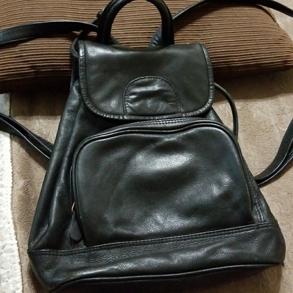 Backpack - Picture 2 of 8