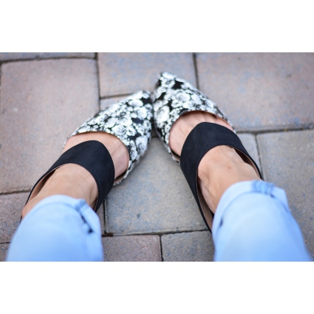 SOLD 🚫 Journey + Crew Floral Flats - Picture 3 of 8