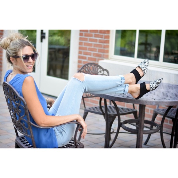 SOLD ๐ซ Journey + Crew Floral Flats - Picture 5 of 8