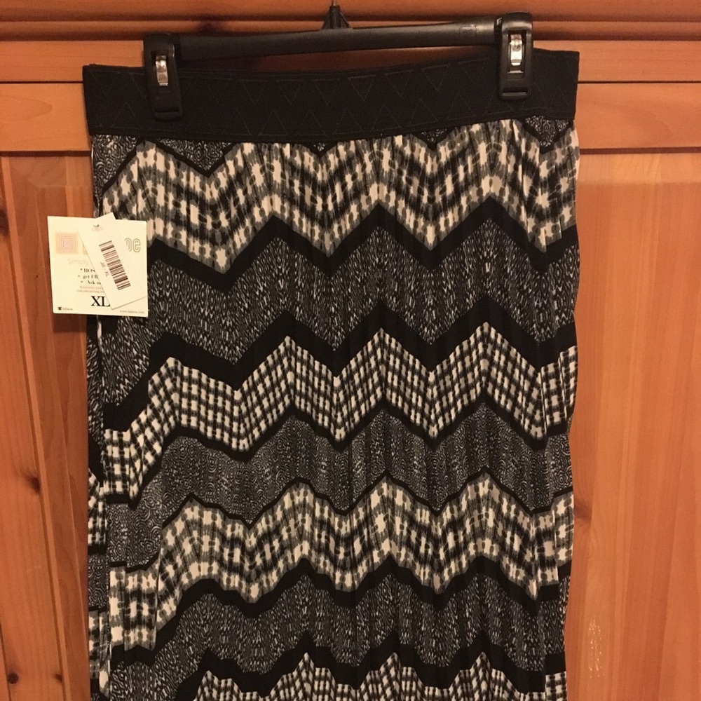 NWT LuLaRoe Jill skirt!