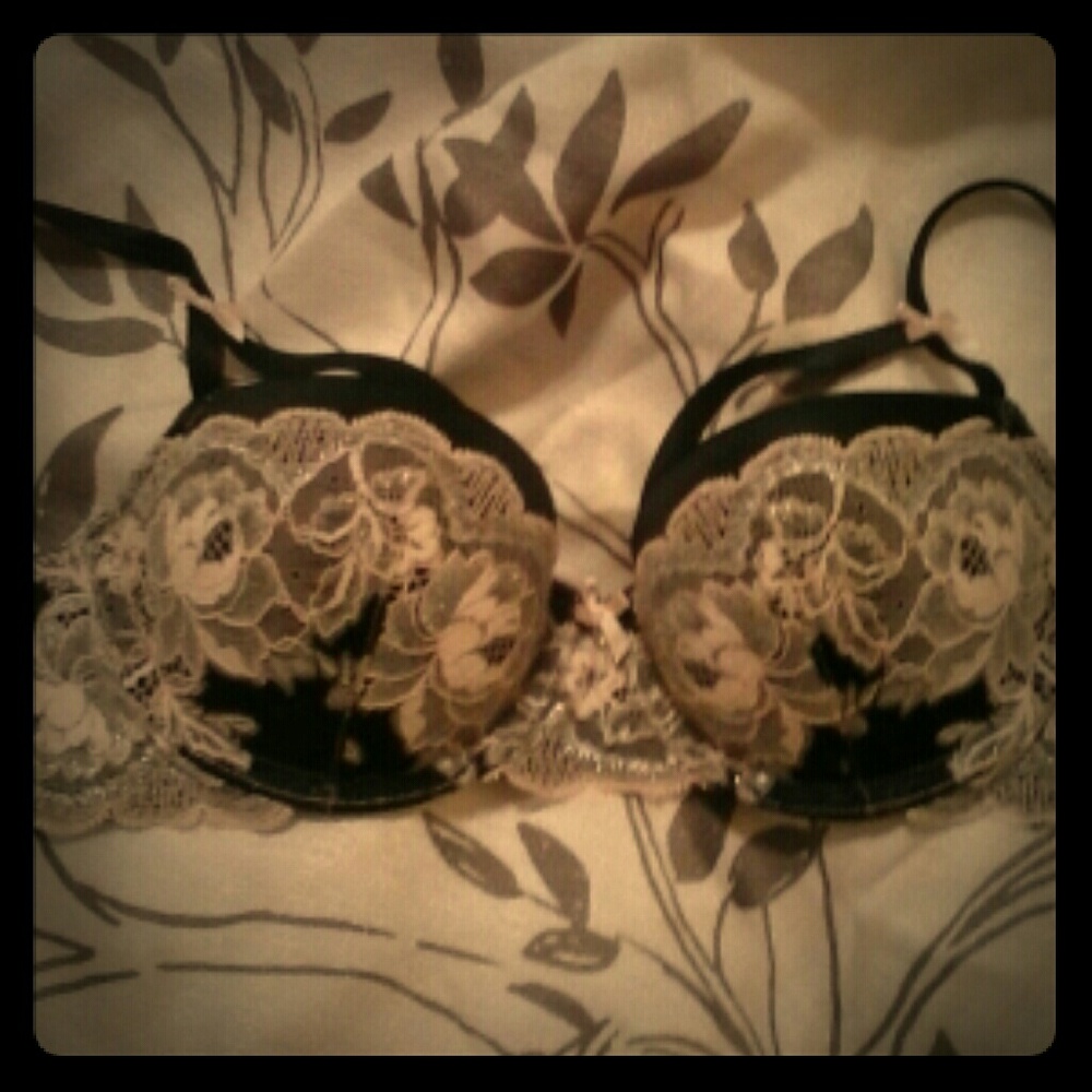 Victoria's Secret Dream Angels Bra. 34B