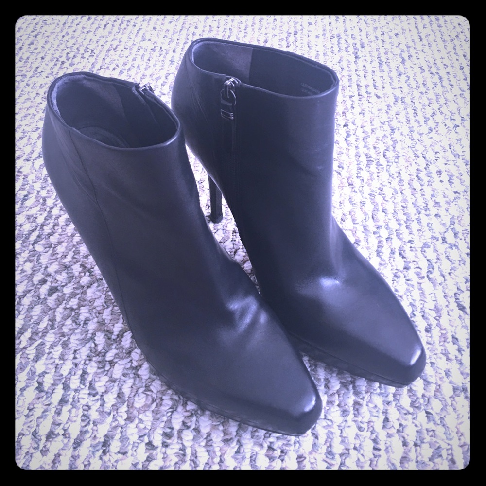 Beautiful Spiga Black Booties
