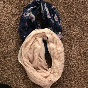 2 infinity scarves