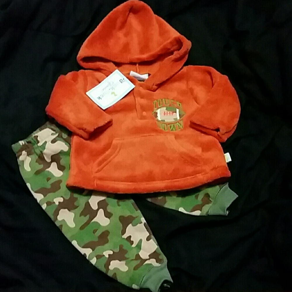 Adorable Nwt 3-6M vaby boys touchdown set