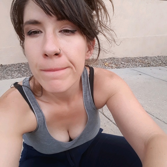 Meet your Posher, Maggie - Picture 2 of 3