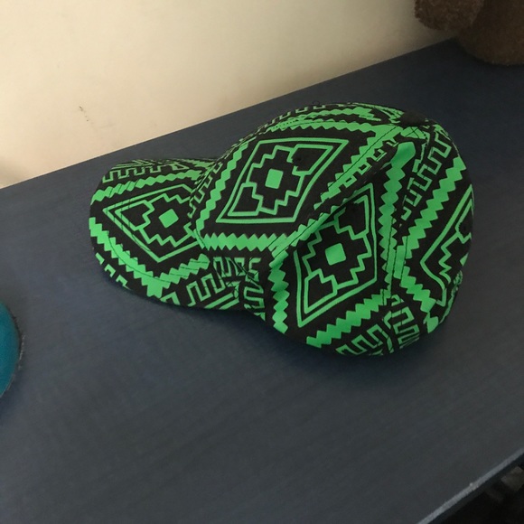 Forever21 Tribal Green & Black Snapback - Picture 1 of 2