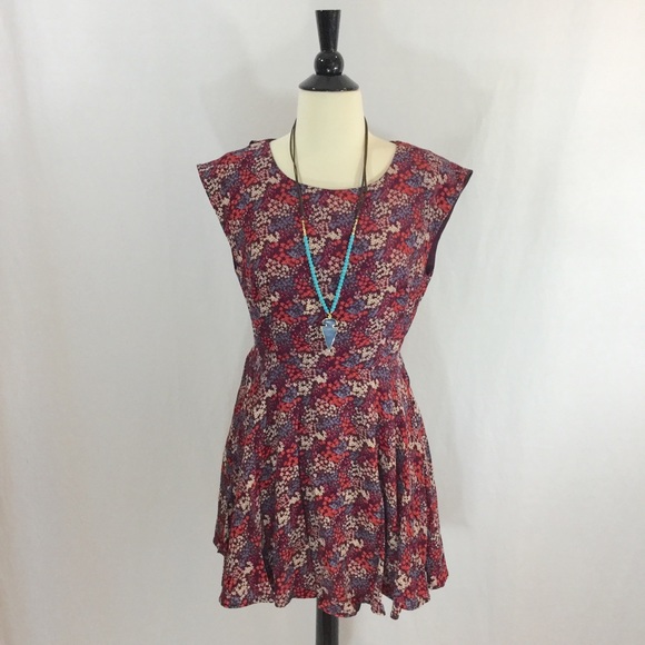 Forever 21 Dresses & Skirts - Forever 21 Contemporary backless floral dress